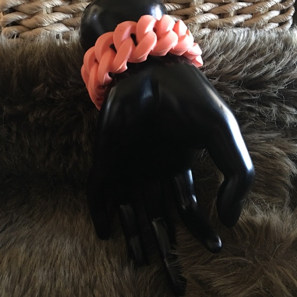 Ladies peach soft flexible silicone link watch - Picture 6 of 10